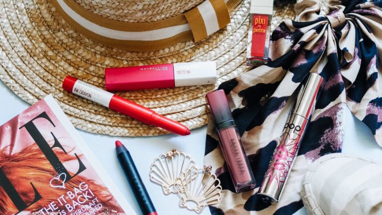 Long-Lasting Liquid Lipsticks & Crayons