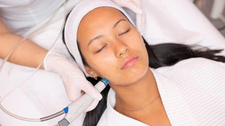 WHY A HYDRA-FACIAL IS THE FACIAL YOU NEED TO TRY IF YOU HATE FACIALS